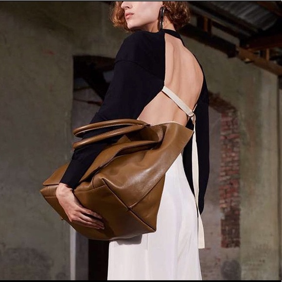 Backless Knit by Erika Cavallini - Picture 1 of 15